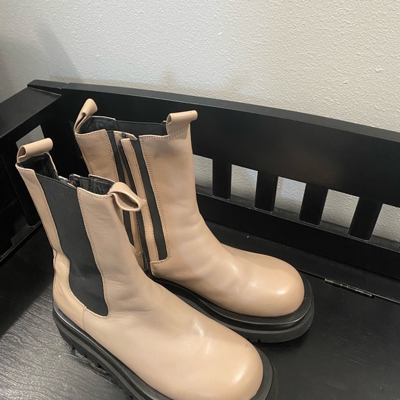 Jeffrey Campbell Tanked chelsea boots. - Picture 3 of 5